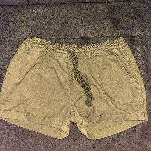 Green size L sapphire red brand green khaki shorts